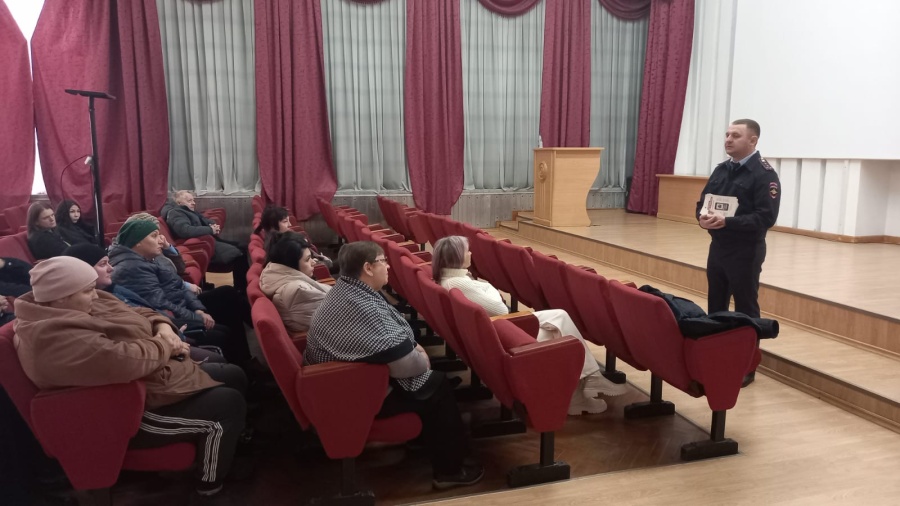 Работникам сельхозпредприятия рассказали о наиболее популярных видах мошенничества 