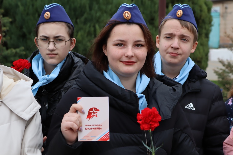 В День Неизвестного Солдата в ряды юнармейцев приняли 63 каневских школьника
