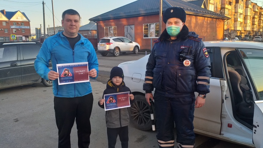 Каневские дорожные полицейские провели акцию «Я и мой папа - за безопасные дороги»