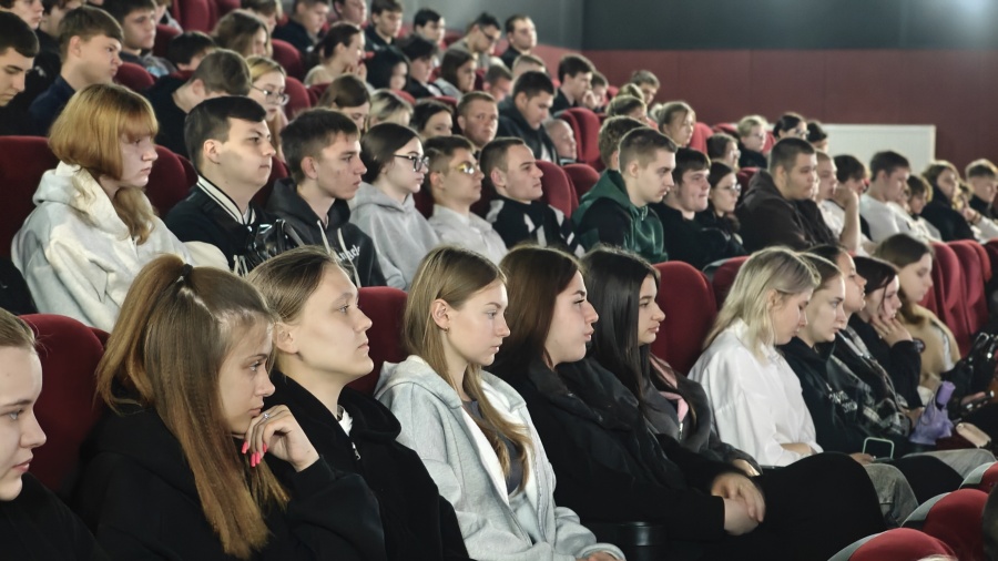 В кинотеатре «Космос» для студентов «Знания» провели антинаркотическое мероприятие В кинотеатре «Космос» для студентов «Знания» провели антинаркотическое мероприятие