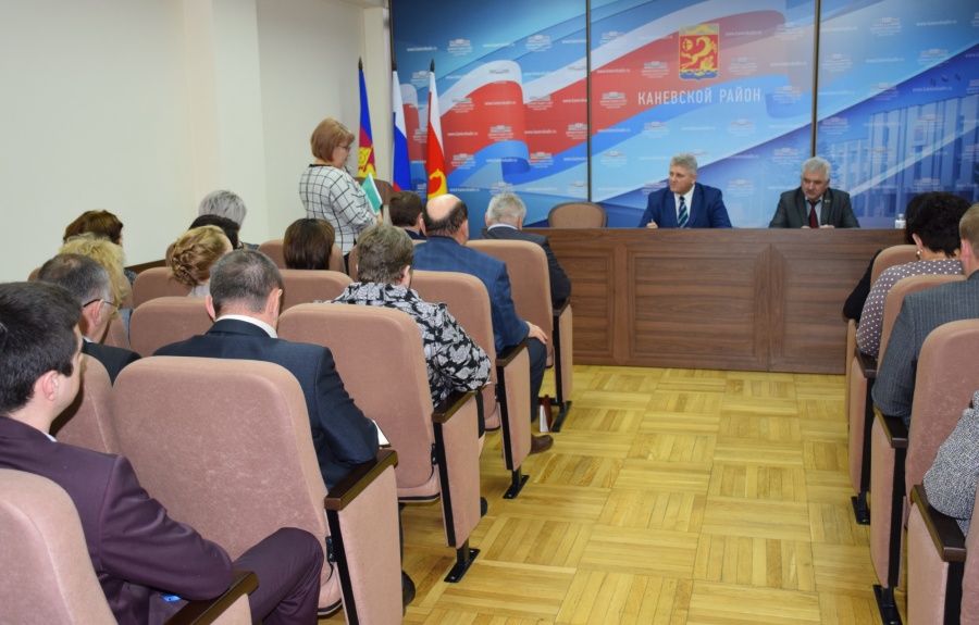 Несколько актуальных вопросов обсудили на планерном совещании у главы района