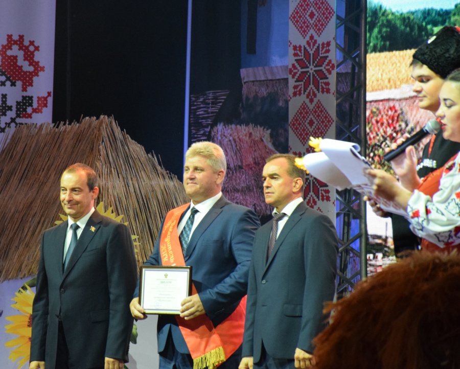 Каневчане снова в лидерах по итогам жатвы 2019 года