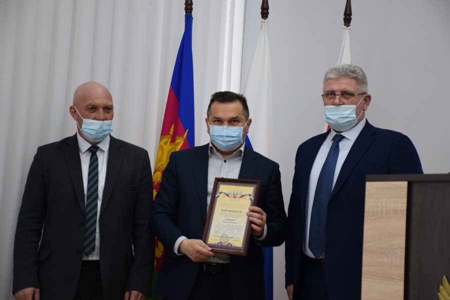 С награждения началось очередное расширенное планерное совещание в администрации района