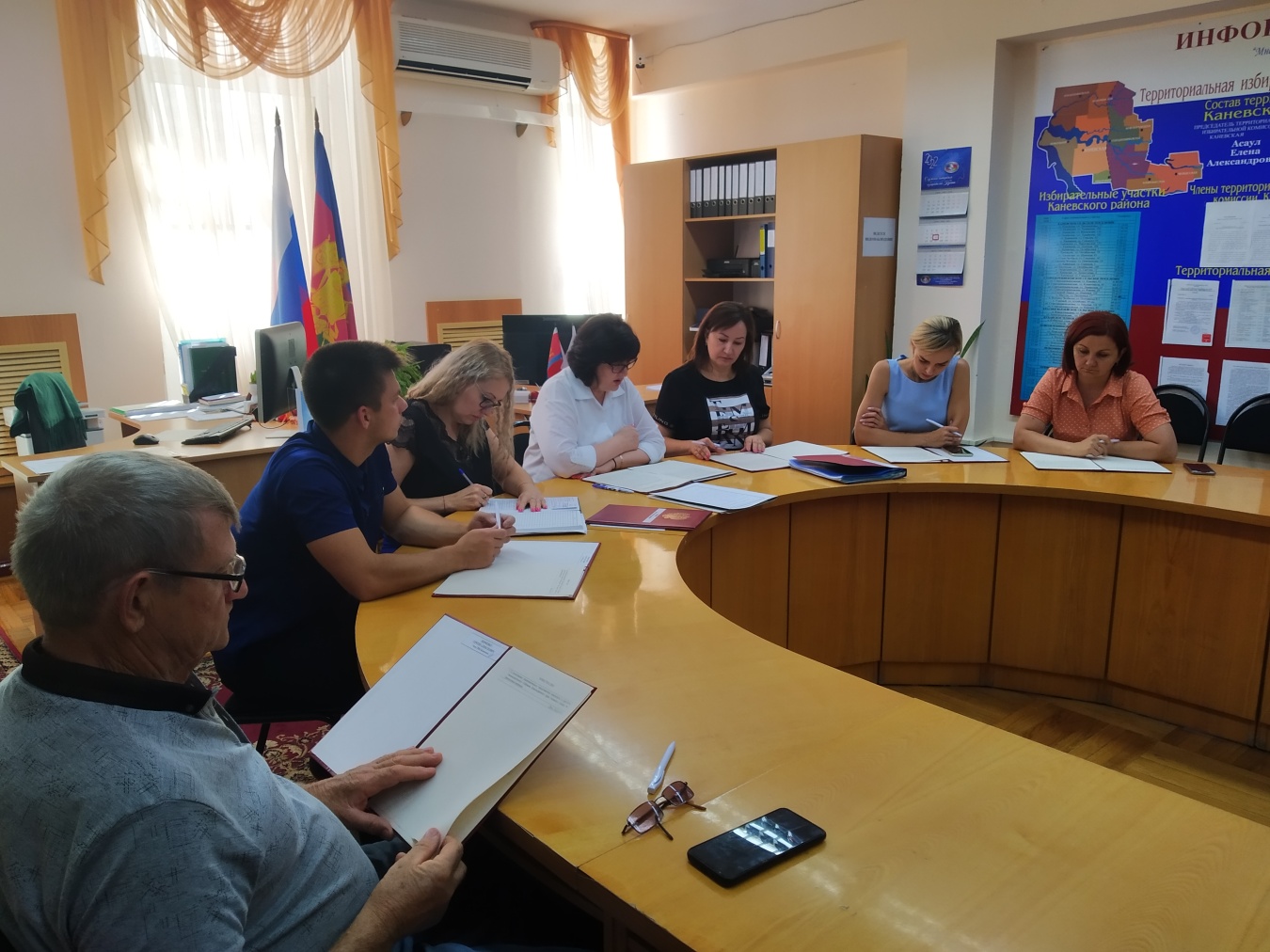 Заседание ТИК Каневская по вопросу регистрации