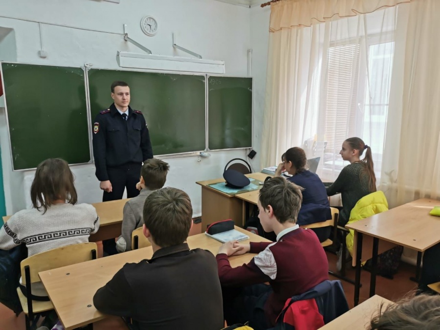 Каневские полицейские провели семинар по правовому информированию несовершеннолетних