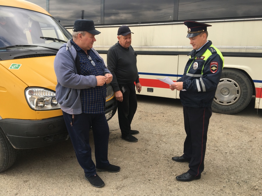 Полицейские проверили техническое состояние автобусов