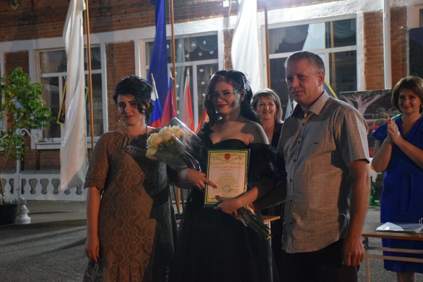 28 выпускникам пятой школы вручили аттестаты о среднем общем образовании