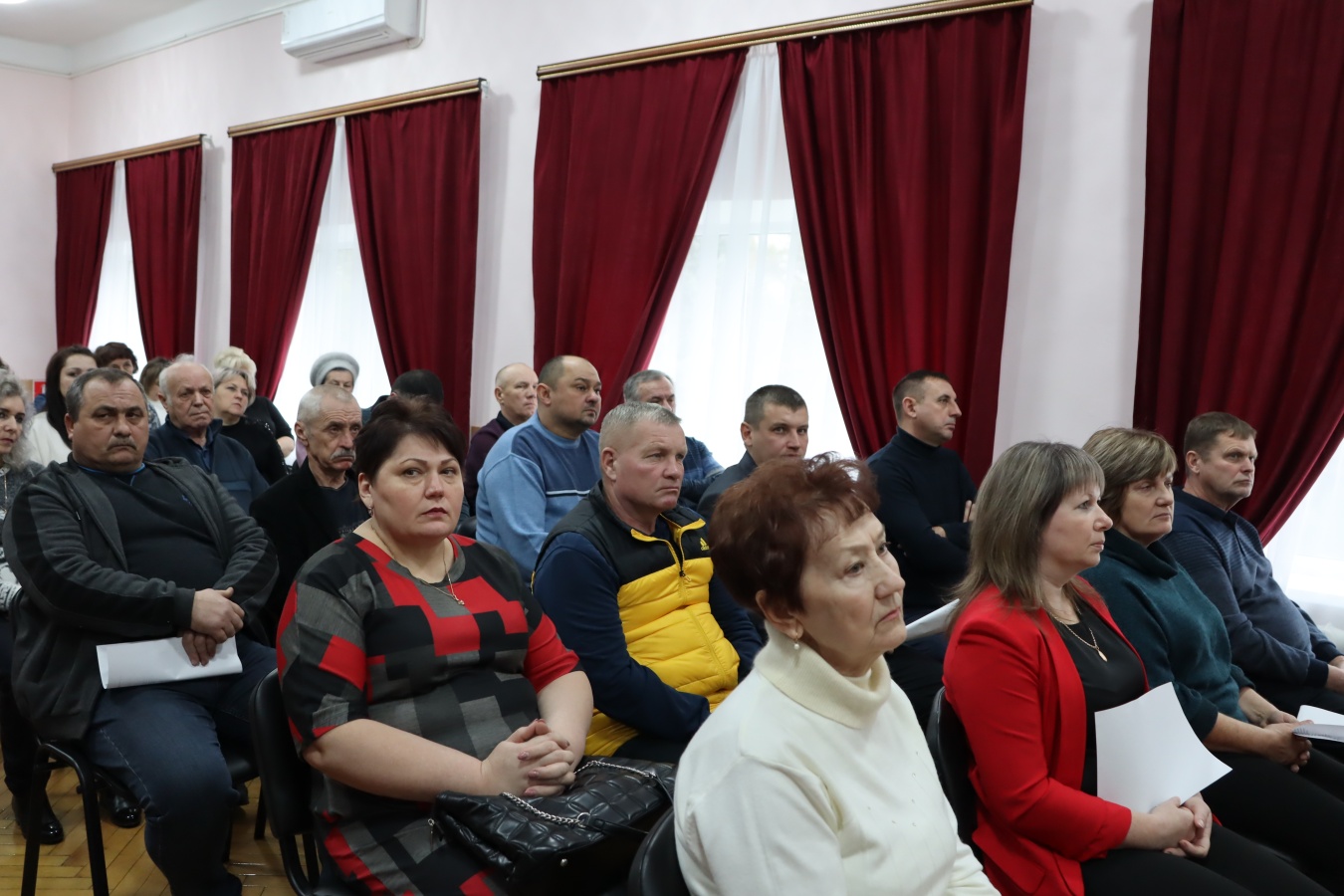 Череду традиционных ежегодных открытых сессий в Каневском районе продолжило Новодеревянковское сельское поселение 