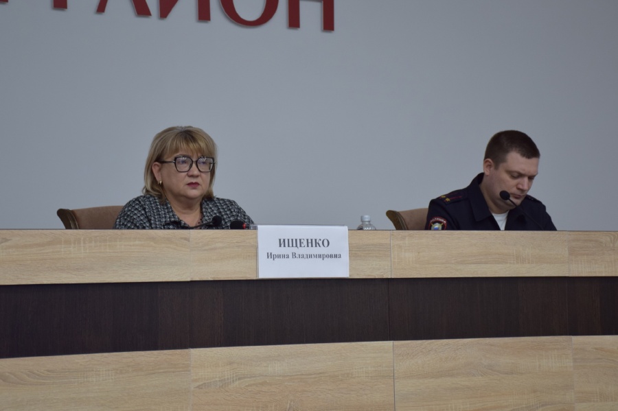 Заседание краевой комиссии по делам несовершеннолетних и защите их прав состоялось 8 апреля