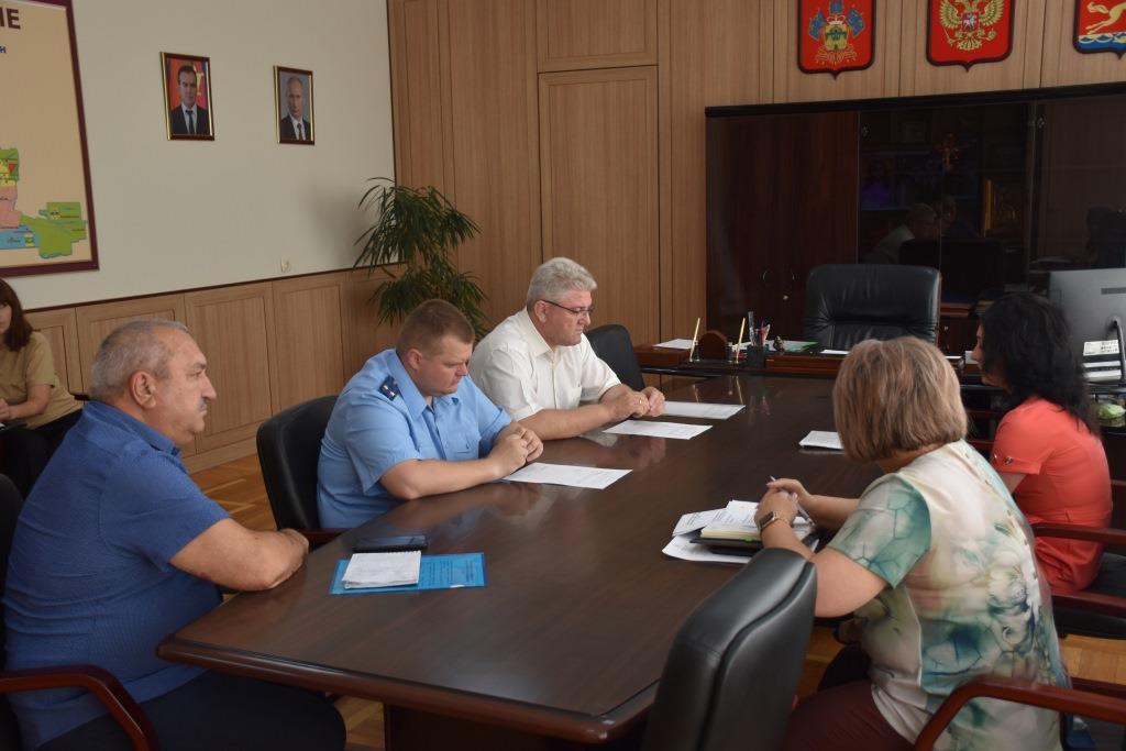 На прием к главе района обратилась жительница ЛНР