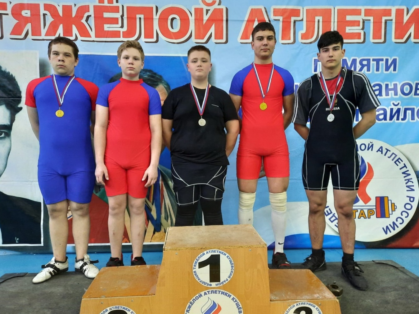 На первенстве по тяжелой атлетике каневские спортсмены заняли 18 призовых мест