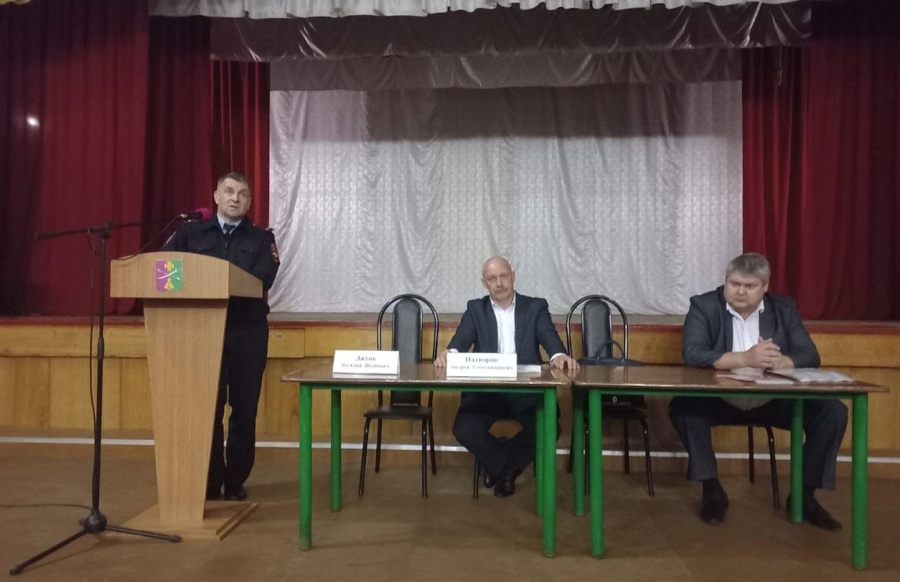 О кибермошенничествах говорили сегодня в Доме культуры станицы Новоминской