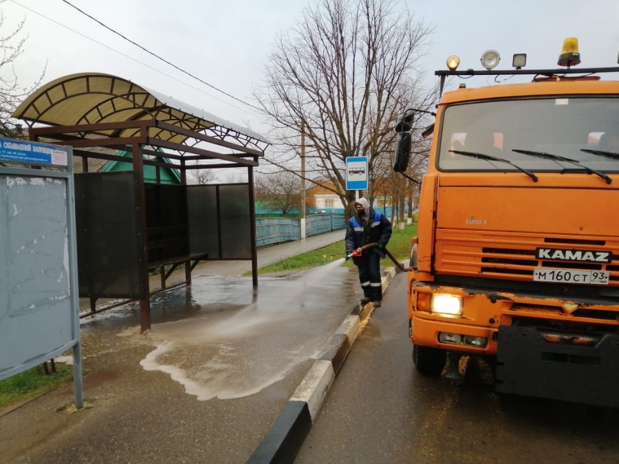 В Каневском районе идет дезинфекция от коронавируса