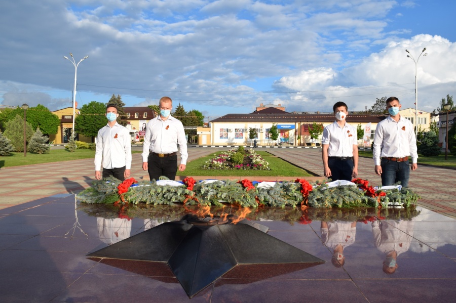 Памяти павших будьте достойны...