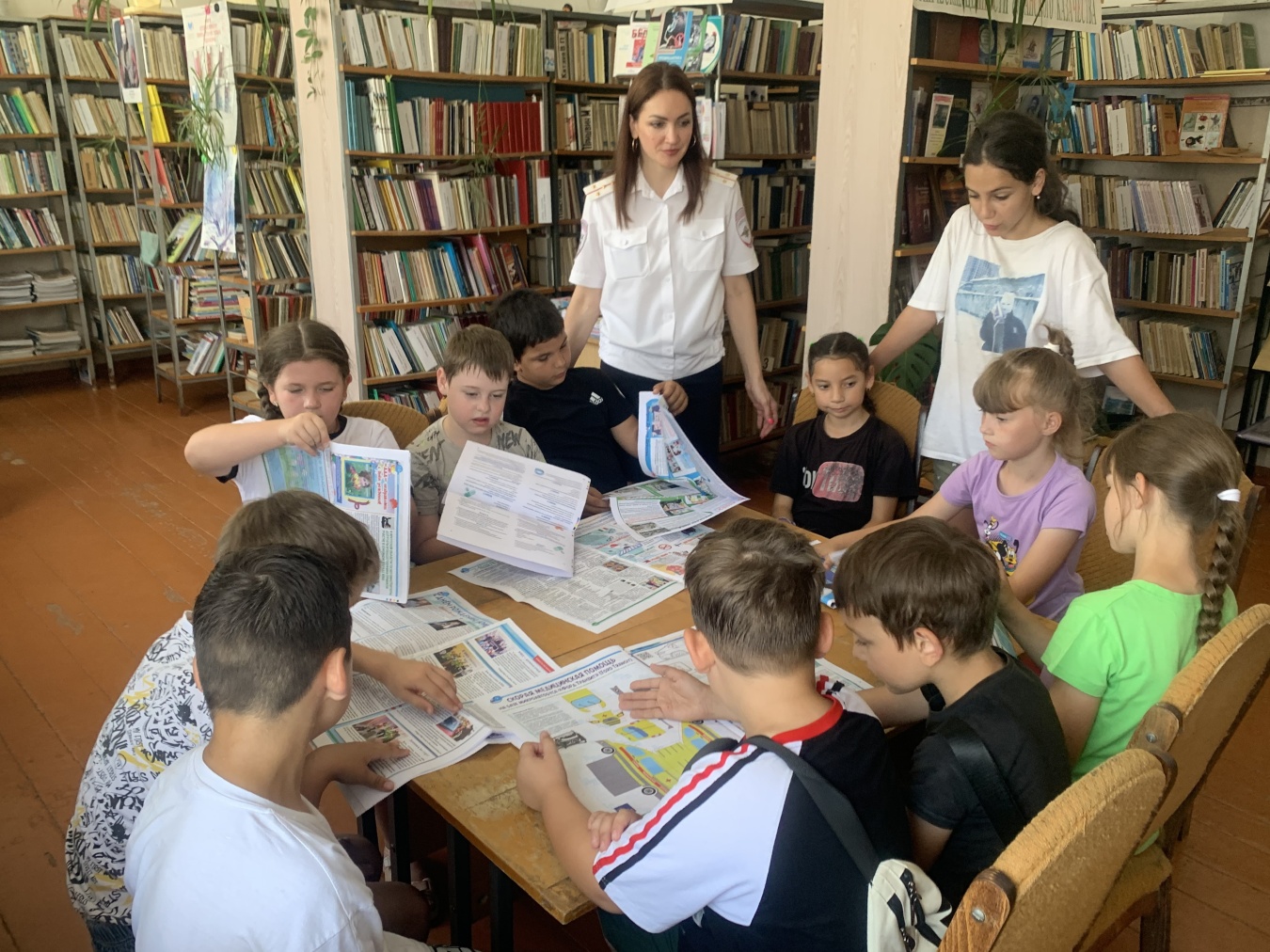 Дорожные полицейские встретились с воспитанниками летней оздоровительной площадки МБОУ СОШ № 3
