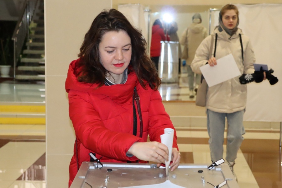 Утро первого дня голосования, а на участках уже многолюдно