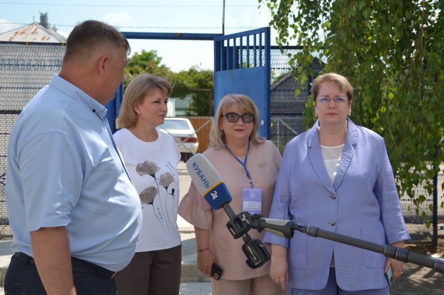 Заместитель губернатора Кубани Елена Воробьева посетила соцобъекты Каневского района