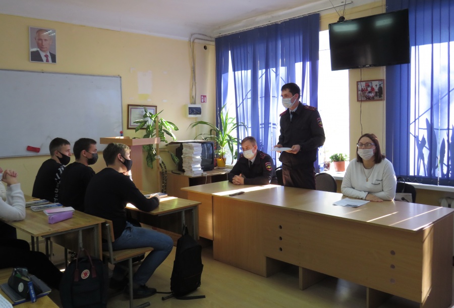 Каневские полицейские провели для подростков занятие по профилактике экстремизма 