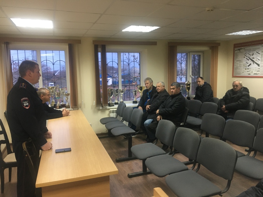 Госавтоинспекция Каневского района проводит инструктажи с водителями автобусов, осуществляющих перевозку детей