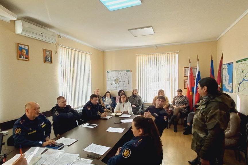 В администрации Новоминского поселения провели заседание по профилактике правонарушений