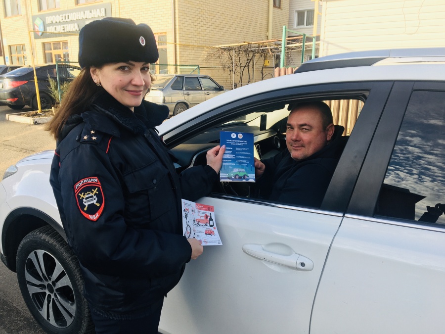 Полицейские провели профилактические беседы с водителями