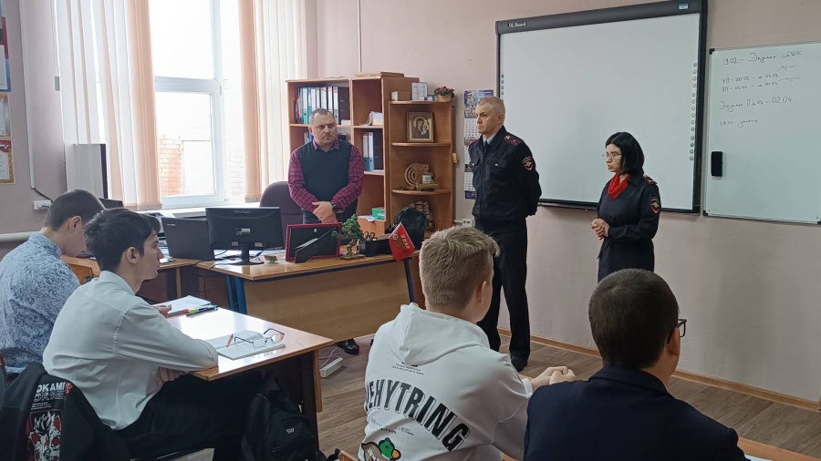 В рамках Всероссийской акции «Студенческий десант» сотрудники полиции провели увлекательный интерактив для студентов Каневского аграрно-технологического колледжа