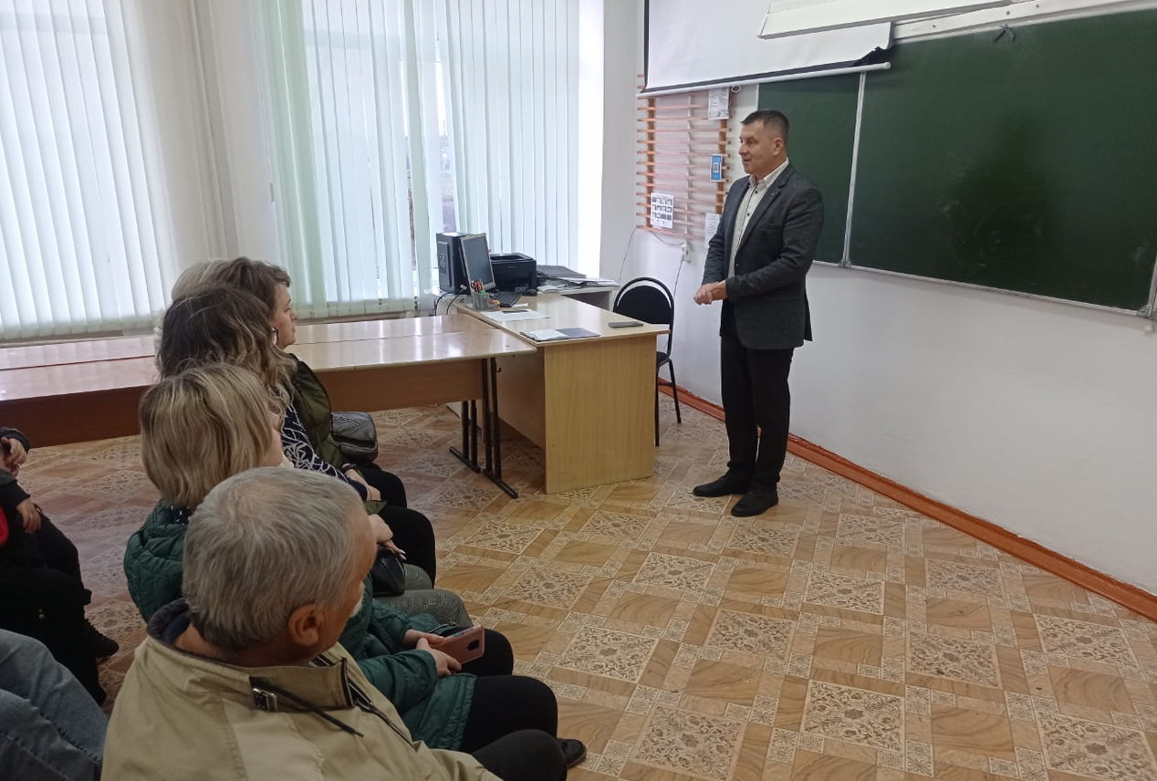 Сотрудники полиции и администрации района проводят информационно-разъяснительные мероприятия