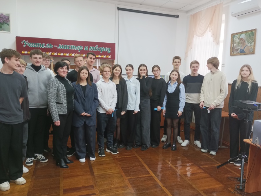 Встреча председателя ТИК Каневская с учащимися 11 классов