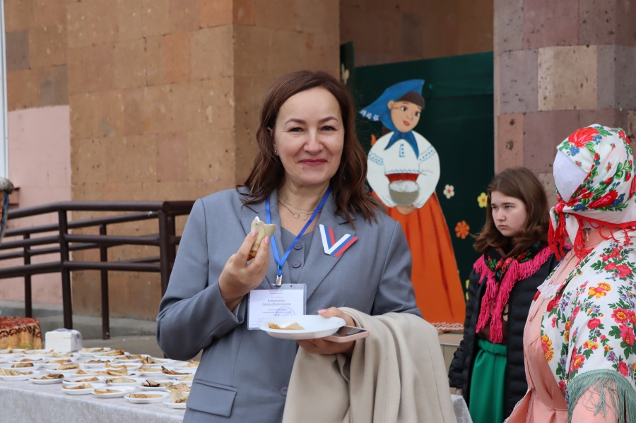 На избирательном участке стародеревянковцы отмечают последний день масленичной недели