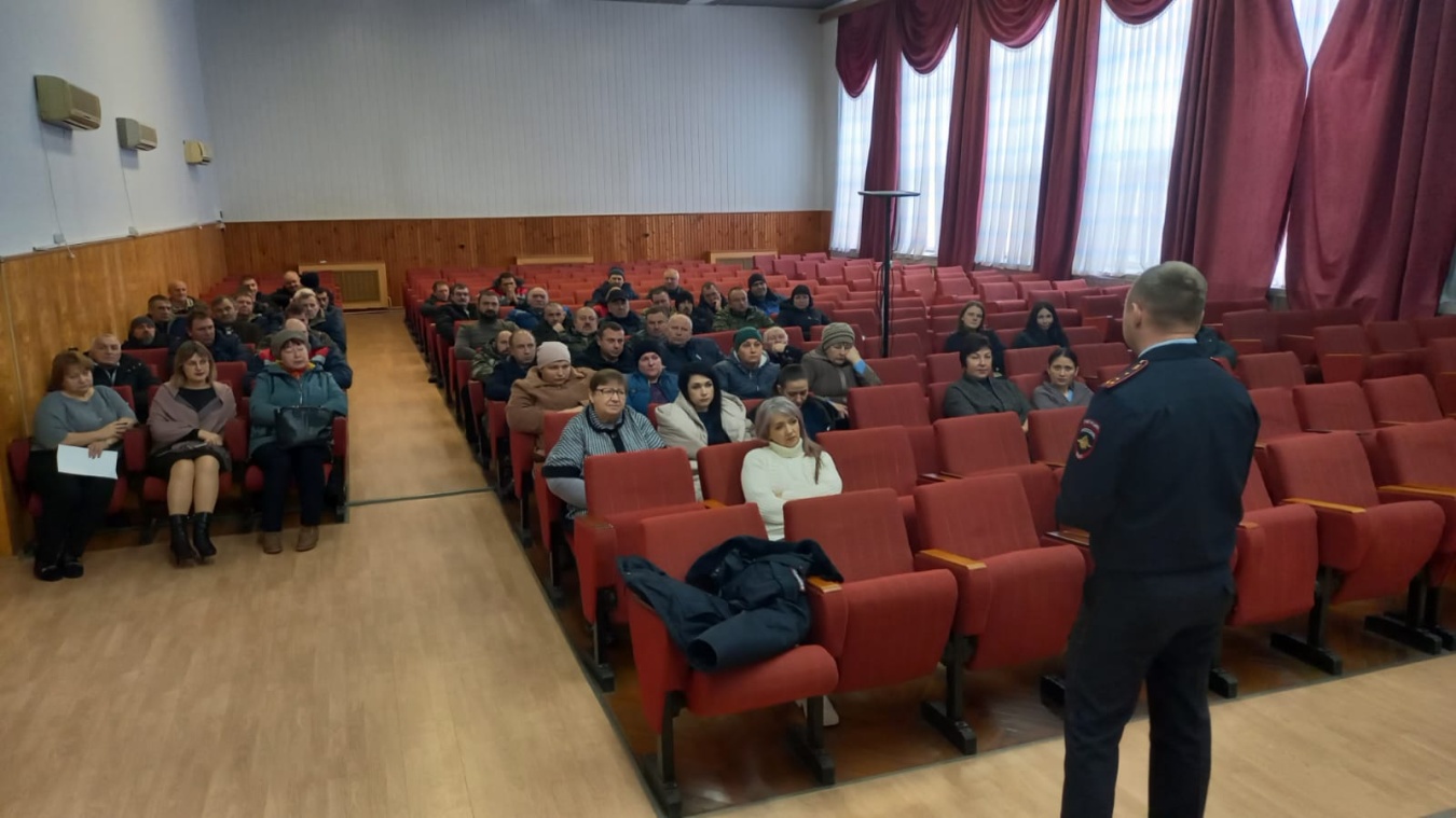 Работникам сельхозпредприятия рассказали о наиболее популярных видах мошенничества 