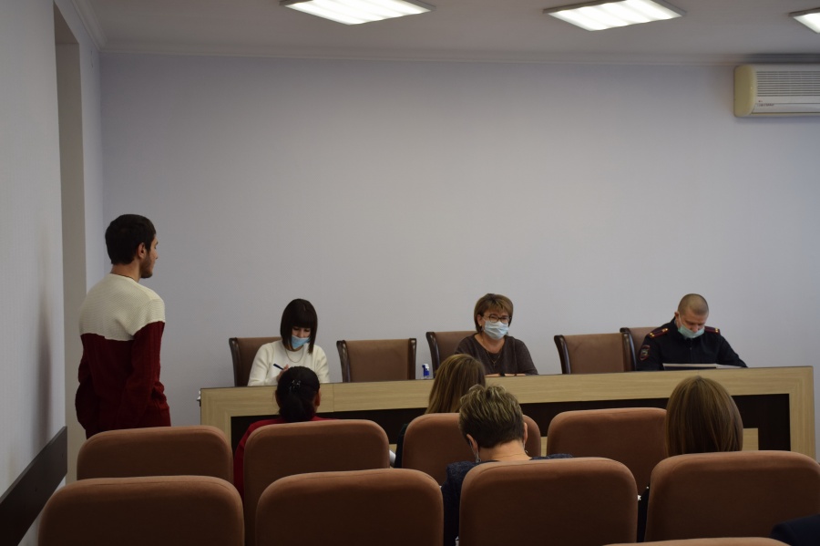 Полиция Каневского района напоминает об административной ответственности лиц, не достигших 18 лет
