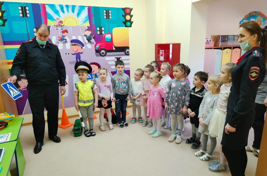 В целях профилактики ДТП с участием несовершеннолетних полицейские реализуют комплекс мероприятий