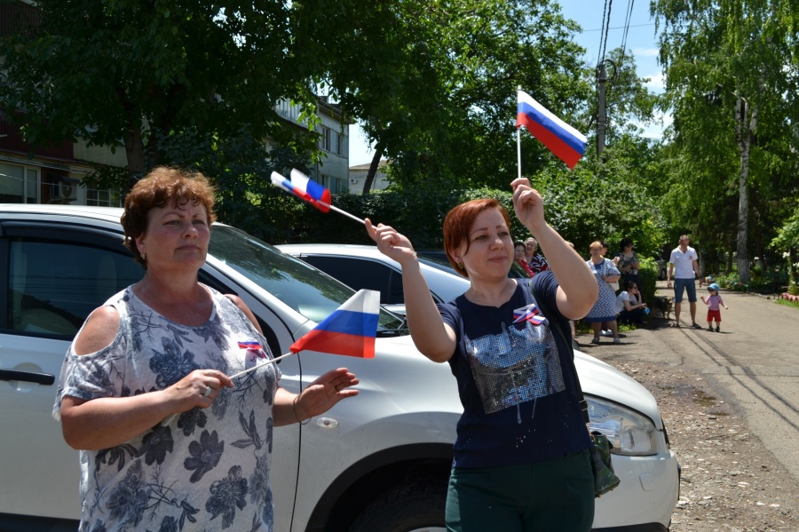 Каневчане спели всем двором Каневчане спели всем двором