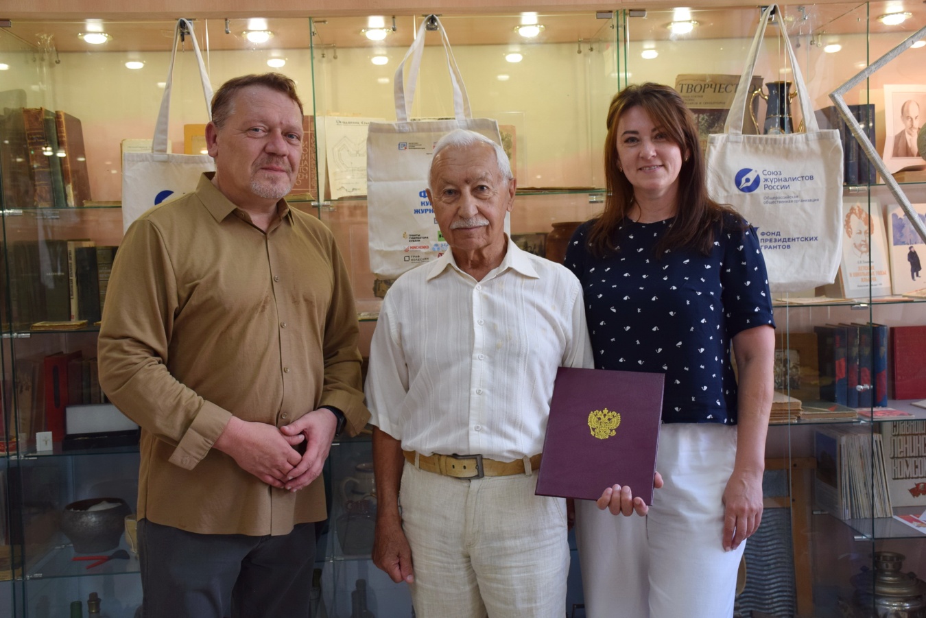 Джон Акопов отмечает 85-летний юбилей