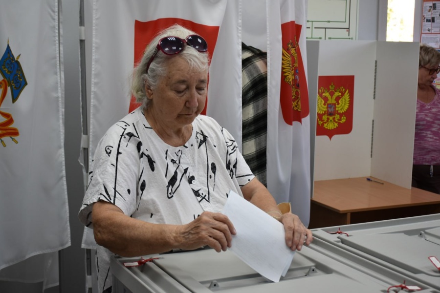 На избирательном участке № 17-11 многолюдно