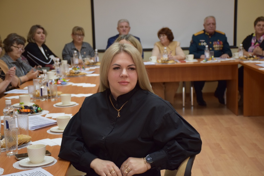 В преддверии 8 Марта глава района встретился с матерями и жёнами участников специальной военной операции