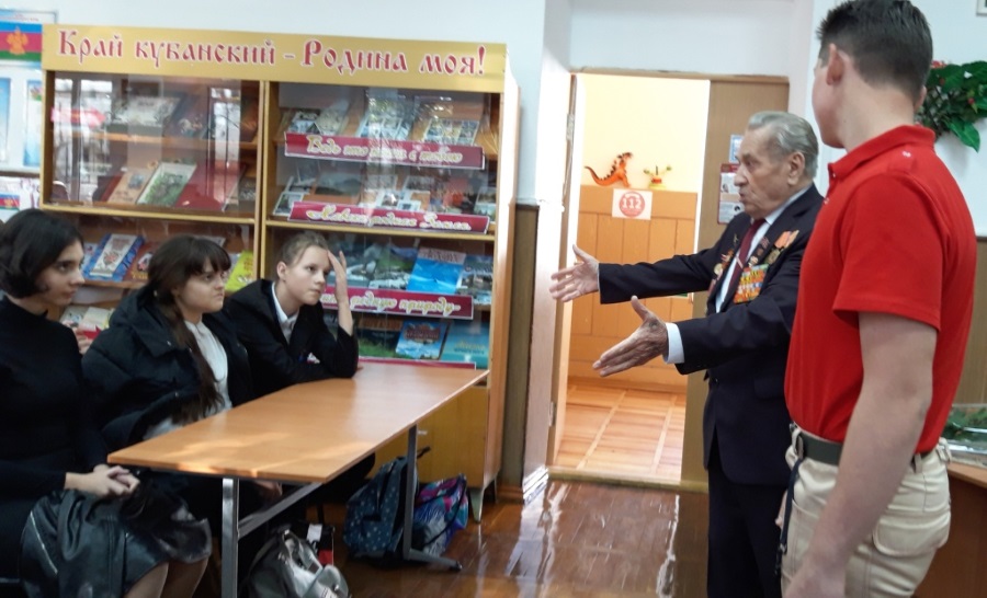 Здесь вспоминают в октябре о тех, кто насмерть бился в сизой мгле
