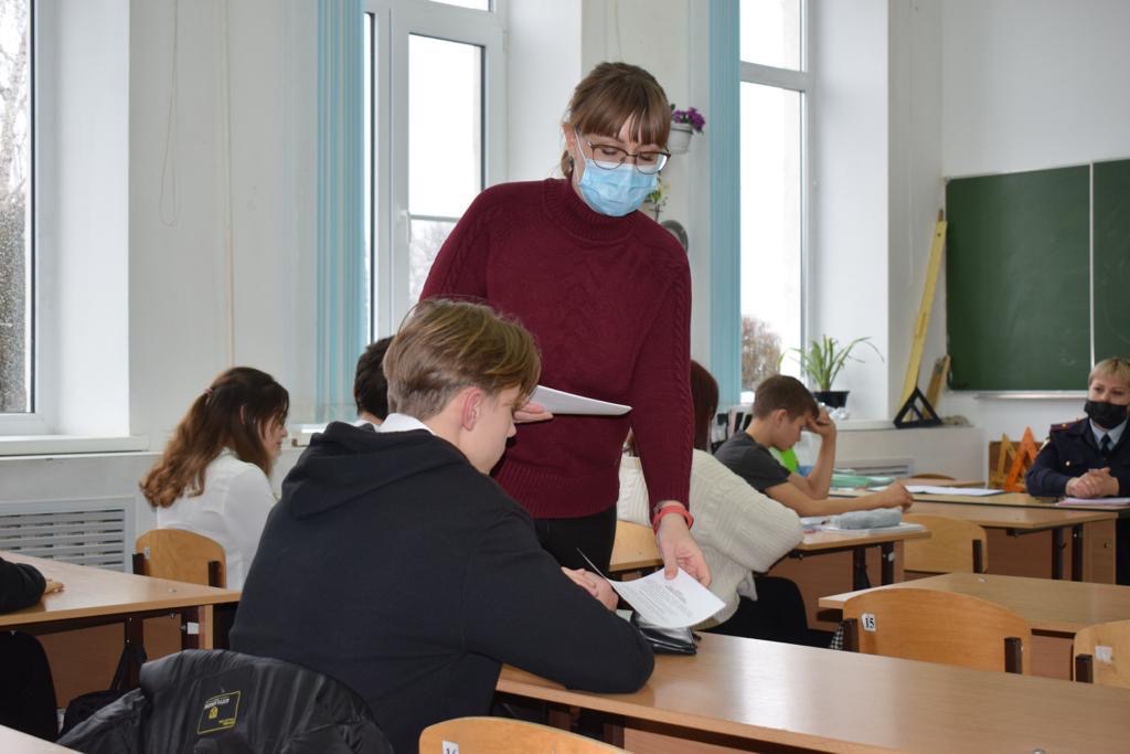 Полицейские провели профилактическую беседу со старшеклассниками