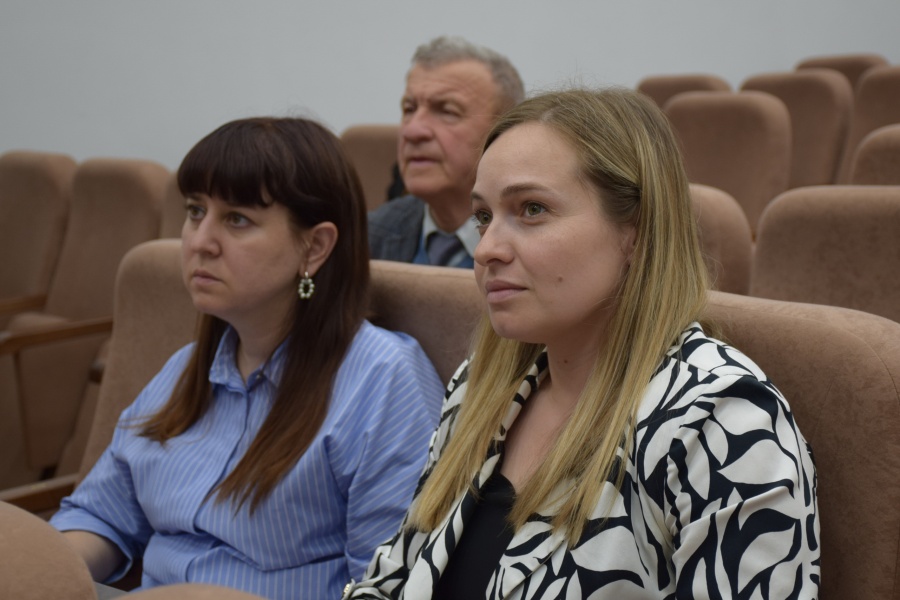 На Кубани обсудили защиту детей от деструктивных угроз