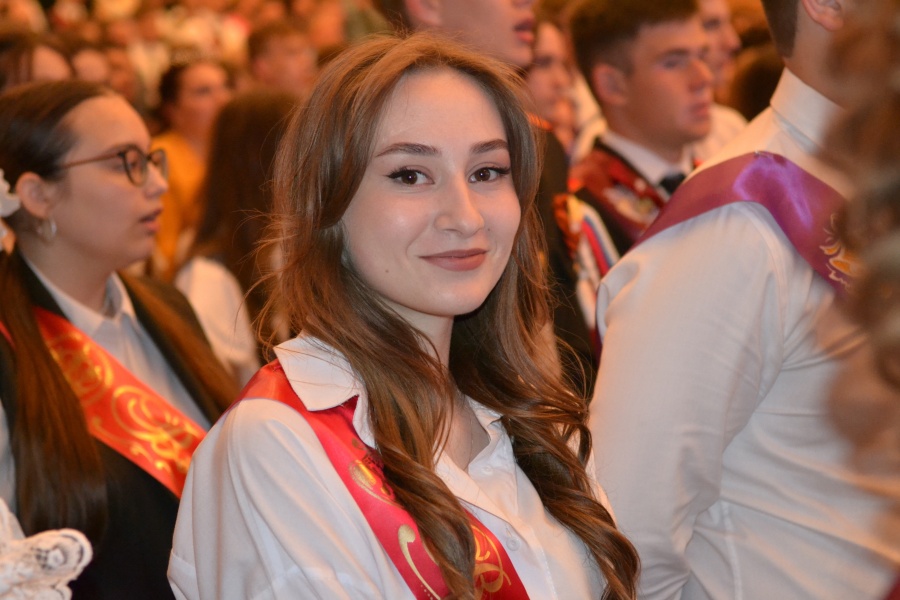 На районном празднике последнего звонка чествовали выпускников 2022 года На районном празднике последнего звонка чествовали выпускников 2022 года
