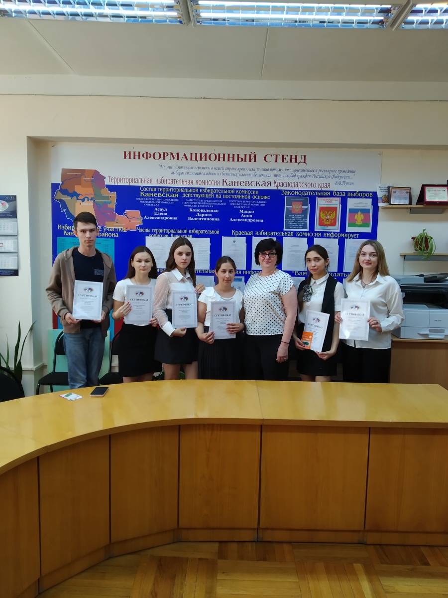 Слушатели «Молодежной школы правовой и политической культуры» Каневского района получили сертификаты