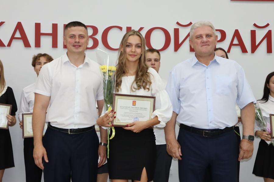 Глава района поздравил каневчан с предстоящим Днём молодёжи