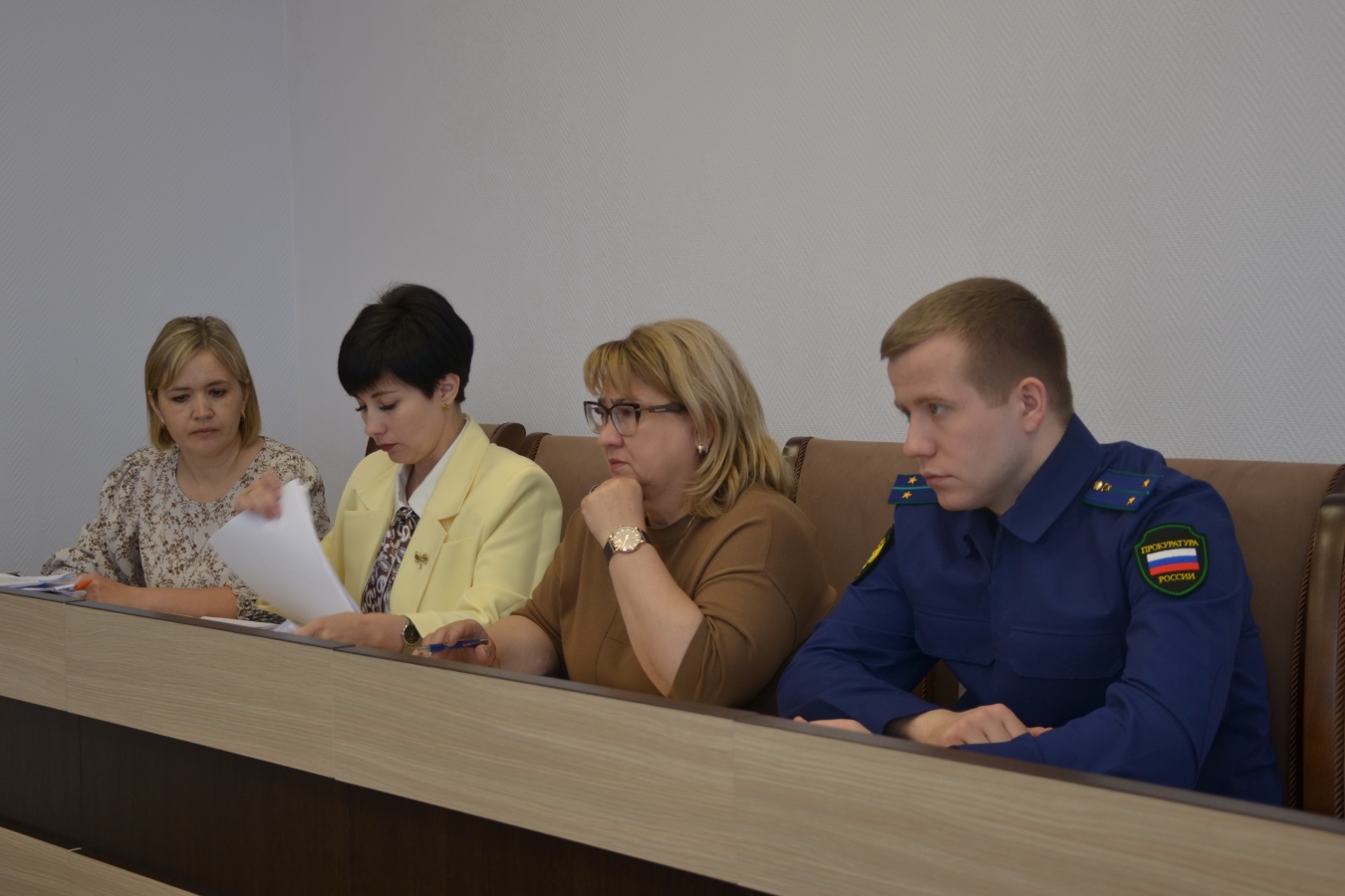 Заседание комиссии по делам несовершеннолетних и защите их прав состоялось 28 апреля