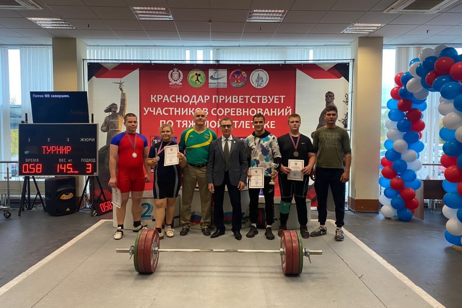 Каневские спортсмены заняли 5 призовых мест в краевом турнире по тяжелой атлетике