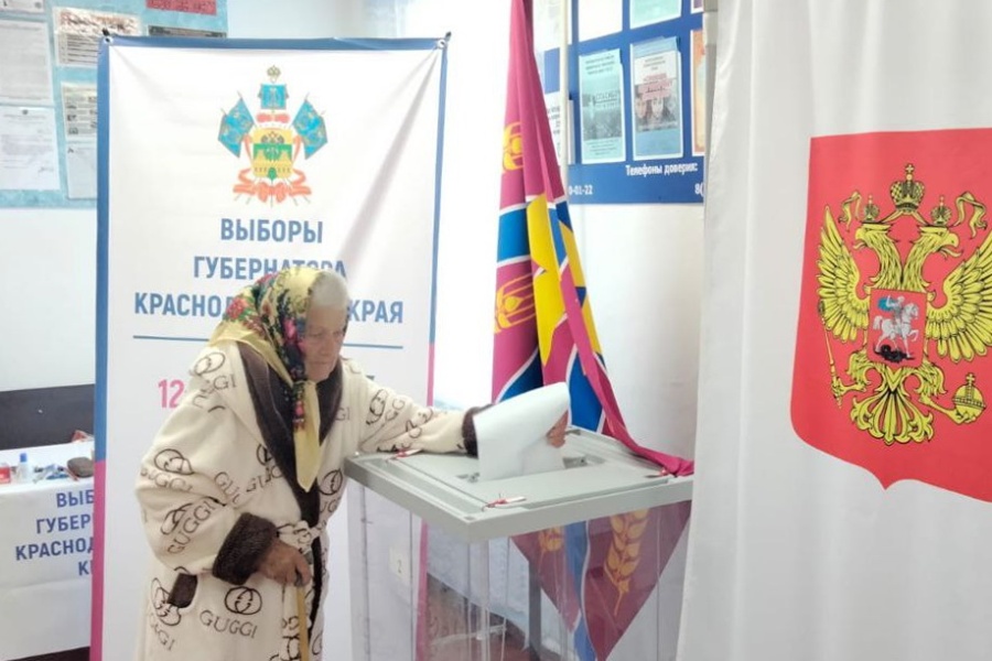 93-летняя хуторянка проголосовала на избирательном участке