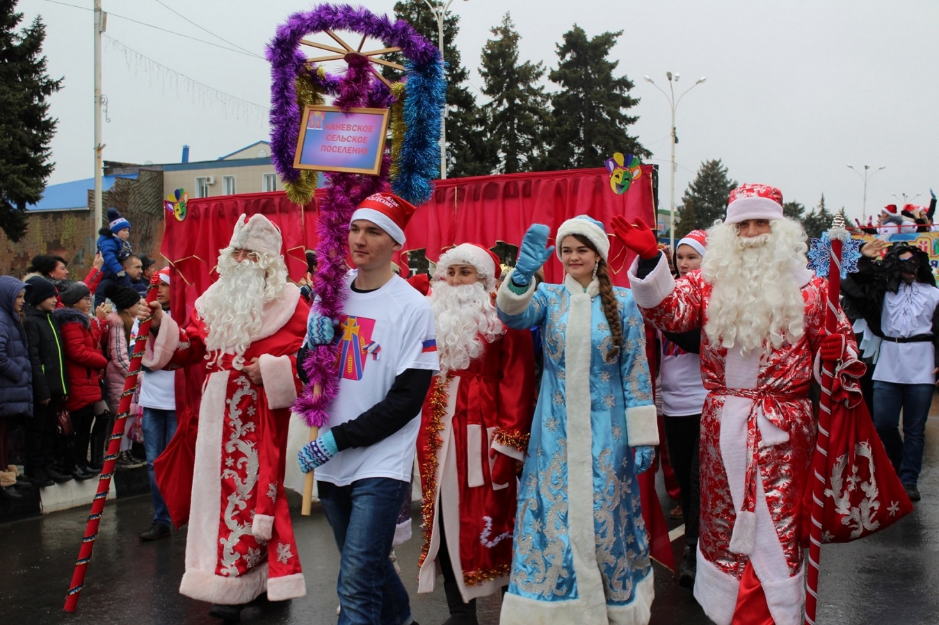Восьмой районный фестиваль "Парад Дедов Морозов" приглашает жителей и гостей муниципалитета
