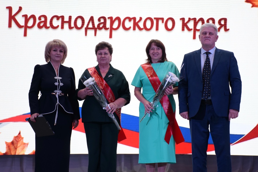 В Каневском РДК отметили День учителя