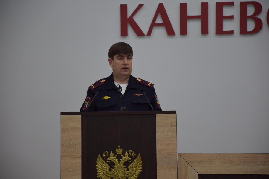 Сложную ситуацию на дорогах из-за непогоды обсудили в администрации района