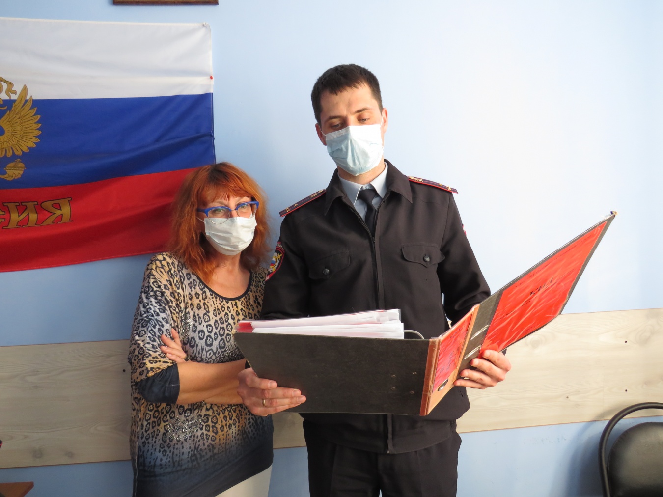 Общественница проверила работу отделения по делам несовершеннолетних