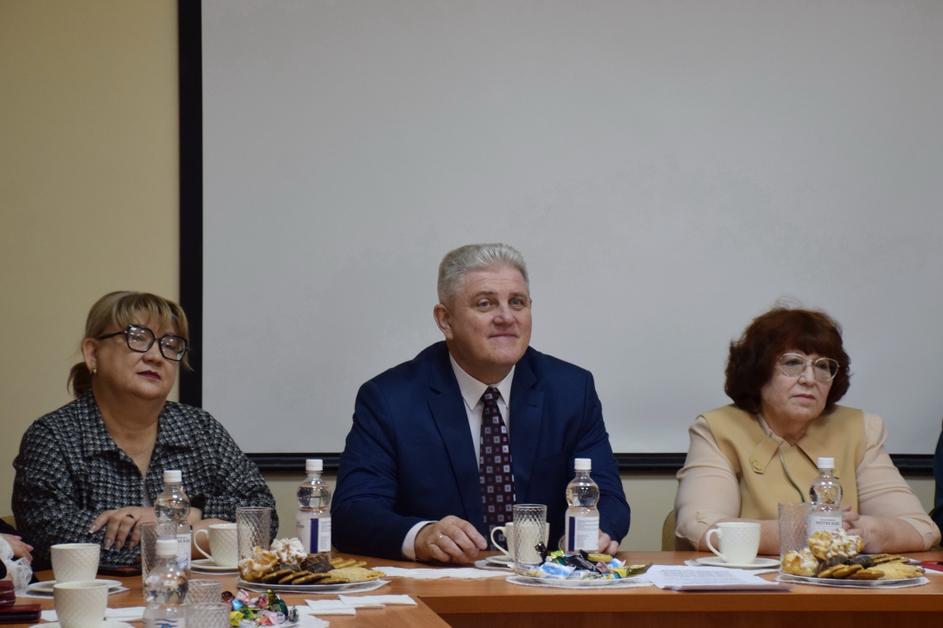 В преддверии 8 Марта глава района встретился с матерями и жёнами участников специальной военной операции